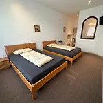 Haus Medaillon بيت ضيافة
